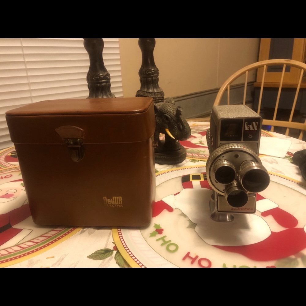 Dejur Electra 8mm roll film movie camera